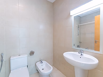 شقة فاخرة غرفتين و3 حمامات | برج زجزاج | طابق مرتفع | فرصة استثمارية بعائد مرتفع