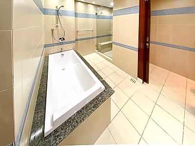 شقة فاخرة من غرفتين مع إطلالة على المارينا في اللؤلؤة