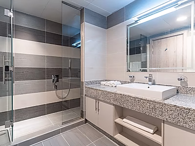 حصري | شقة فاخرة مفروشة بالكامل في لوسيل | معيشة راقية | تشمل الفواتير