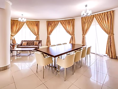 فيلا فاخرة مفروشة بالكامل داخل مجمع سكني | عين خالد