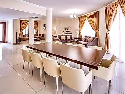 فيلا فاخرة مفروشة بالكامل داخل مجمع سكني | عين خالد