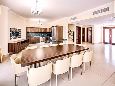 فيلا فاخرة مفروشة بالكامل داخل مجمع سكني | عين خالد