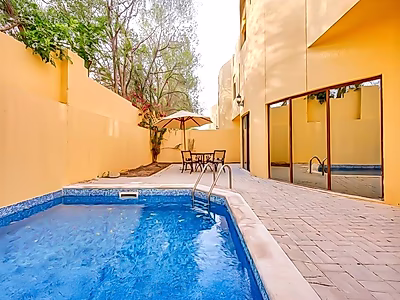 فيلا فاخرة مفروشة بالكامل داخل مجمع سكني | عين خالد