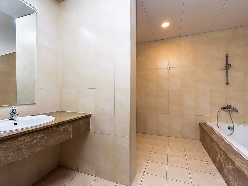 Luxury Penthouse for Sale in Porto Arabia - Photo 9