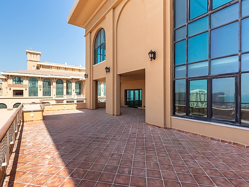 Luxury Penthouse for Sale in Porto Arabia - Photo 17