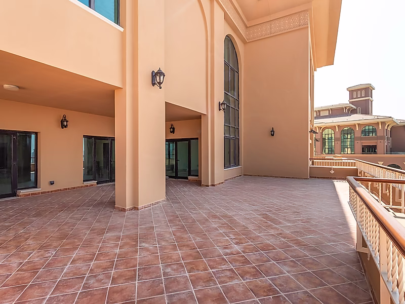 Luxury Penthouse for Sale in Porto Arabia - Photo 18
