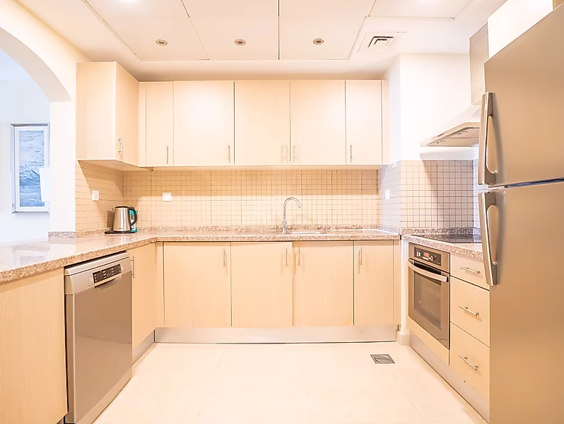 Luxury Living in Porto Arabia | 1 Bed - Photo 7