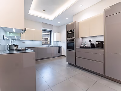 بنتهاوس أنيق ٣ غرف نوم + غرفة خادمة | معيشة فاخرة مع جميع الفواتير مشمولة