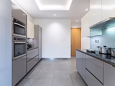 بنتهاوس أنيق ٣ غرف نوم + غرفة خادمة | معيشة فاخرة مع جميع الفواتير مشمولة