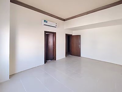 مكتب للإيجار بمساحة ١٢٠ مترًا مربعًا - مكيفات وخزائن - فترة سماح