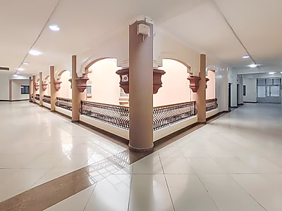 مكتب للإيجار بمساحة ١٢٠ مترًا مربعًا - مكيفات وخزائن - فترة سماح