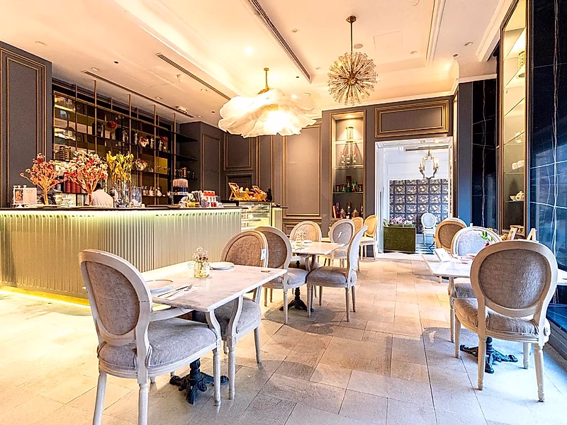 “A Marinafront Jewel for sale: The Hamptons Meets The Pearl in This Turnkey Culinary Oasis” - Photo 1
