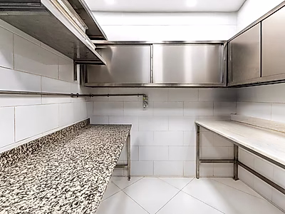 «جوهرة راقية على الواجهة البحرية للبيع: حيث يلتقي سحر هامبتنز بروعة اللؤلؤة في هذه الواحة الذوّاقة الجاهزة للتشغيل»