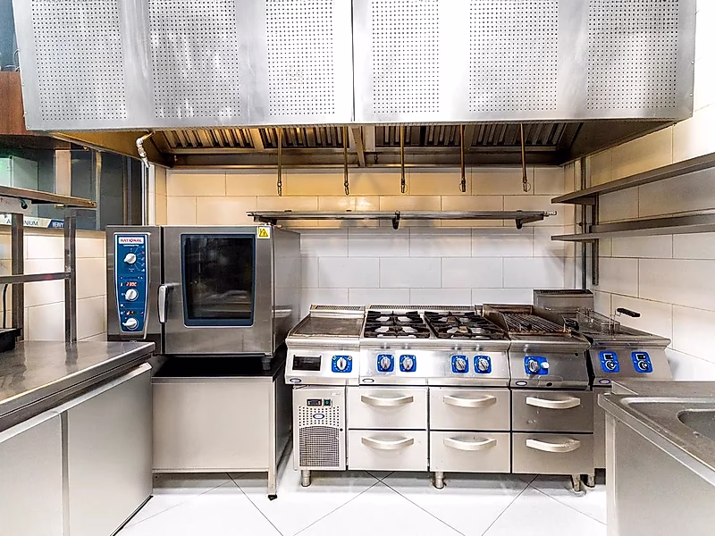 “A Marinafront Jewel for sale: The Hamptons Meets The Pearl in This Turnkey Culinary Oasis” - Photo 6