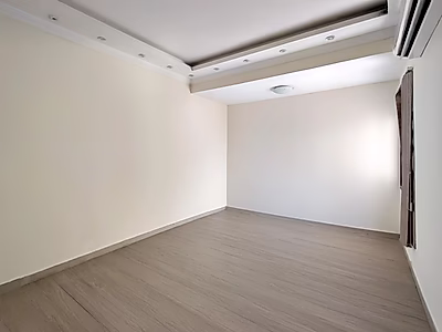 مكتب للإيجار بمساحة 135 متر مربع – مع تكييف – فترة سماح