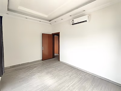 مكتب للإيجار بمساحة 135 متر مربع – مع تكييف – فترة سماح