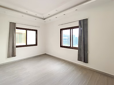 مكتب للإيجار بمساحة 135 متر مربع – مع تكييف – فترة سماح