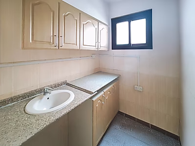 مكتب للإيجار بمساحة 135 متر مربع – مع تكييف – فترة سماح