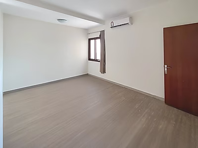 مكتب للإيجار بمساحة 135 متر مربع – مع تكييف – فترة سماح