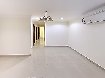 مكتب للإيجار بمساحة 105 متر مربع - مكيفات وخزائن - فترة سماح