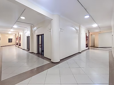 مكتب للإيجار بمساحة 105 متر مربع - مكيفات وخزائن - فترة سماح