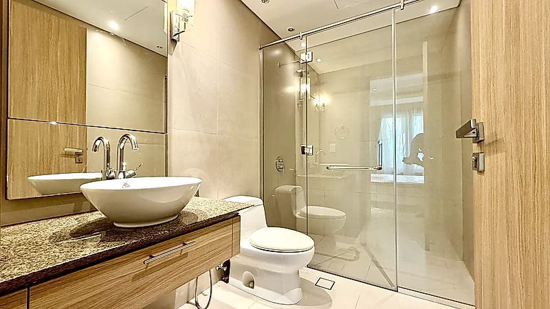 Exquisite Townhouse for Rent in Porto Arabia – Marina Views & Modern Elegance - Photo 7