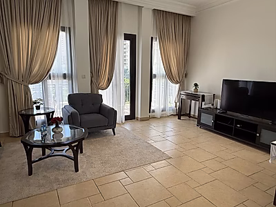 شقة واسعة بغرفة نوم واحدة – مفروشة بالكامل مع إطلالة خلابة على البحر