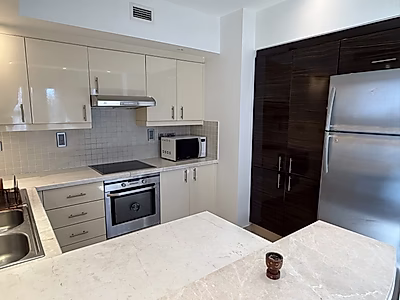 شقة واسعة بغرفة نوم واحدة – مفروشة بالكامل مع إطلالة خلابة على البحر