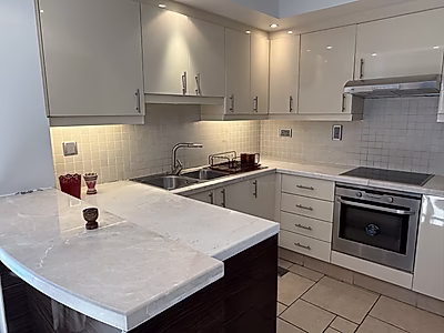 شقة واسعة بغرفة نوم واحدة – مفروشة بالكامل مع إطلالة خلابة على البحر