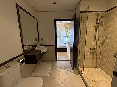 شقة واسعة بغرفة نوم واحدة – مفروشة بالكامل مع إطلالة خلابة على البحر