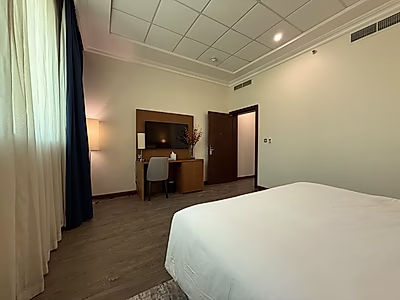 شقة فندقية جديدة كليًا بغرفة نوم للإيجار | بن محمود