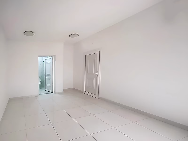 Exclusive Whole Building for Sale | Prime Location - Photo 3