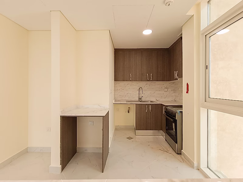 منطقة معيشة واسعة بتصميم حديث وأسقف مرتفعة - Photo 5