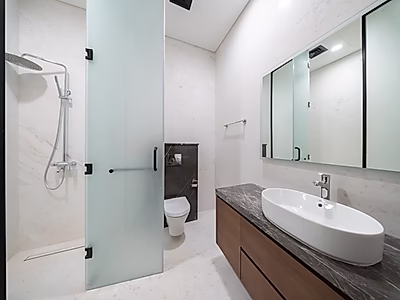 فيلا شاطئية خاصة فاخرة – تحفة سكنية على البحر تجمع بين الفخامة والرقي الساحلي