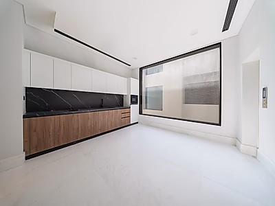 فيلا شاطئية خاصة فاخرة – تحفة سكنية على البحر تجمع بين الفخامة والرقي الساحلي