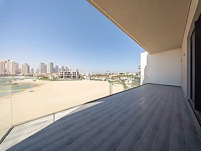 فيلا شاطئية خاصة فاخرة – تحفة سكنية على البحر تجمع بين الفخامة والرقي الساحلي