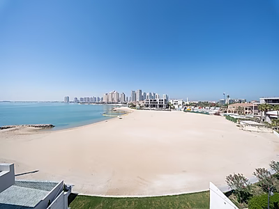 فيلا شاطئية خاصة فاخرة – تحفة سكنية على البحر تجمع بين الفخامة والرقي الساحلي