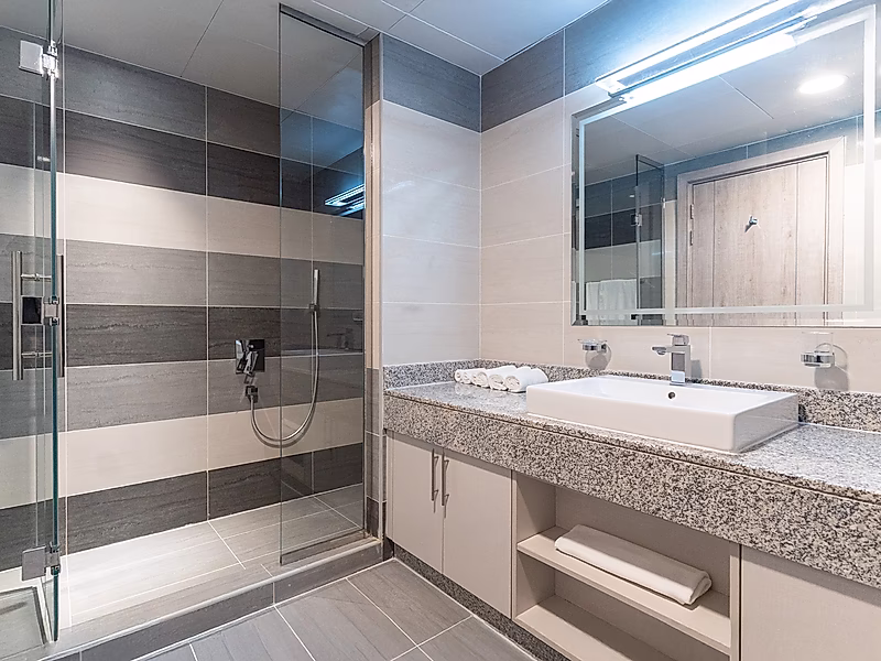 محفظة الدخل في لوسيل – ٢٠ وحدة سكنية مؤثثة بالكامل من غرفة نوم واحدة (إطلالات على المسبح، البحر، وڤاندوم) - Photo 19