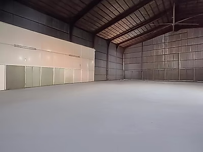 عائد استثمار صافٍ 10% - كراج للبيع | موقع متميز في منطقة صناعية