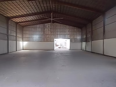 عائد استثمار صافٍ 10% - كراج للبيع | موقع متميز في منطقة صناعية