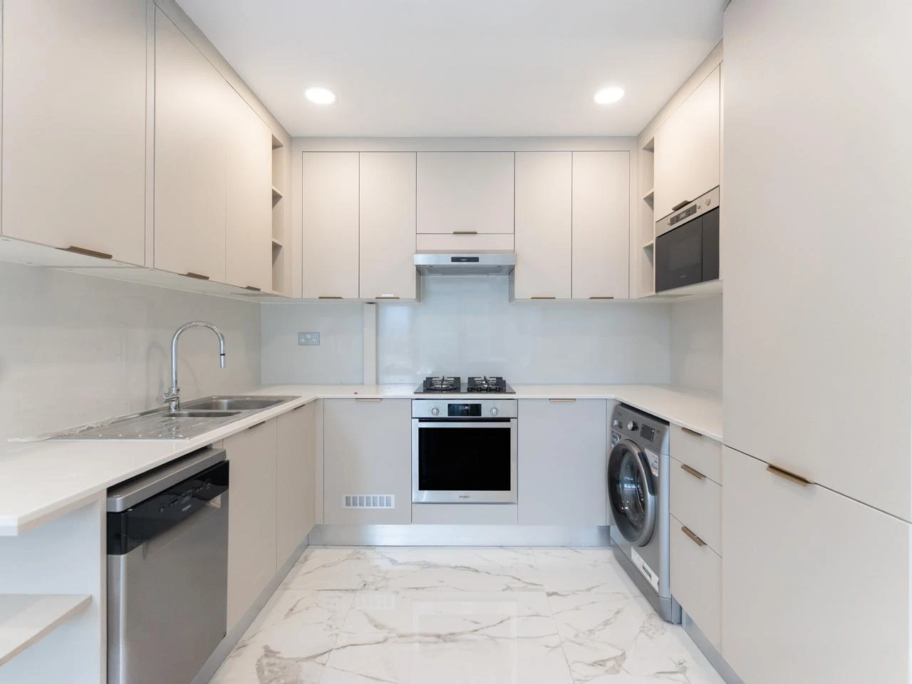 شقة رائعة بغرفتي نوم | جاهزة للتقسيط | منطقة لوسيل مارينا