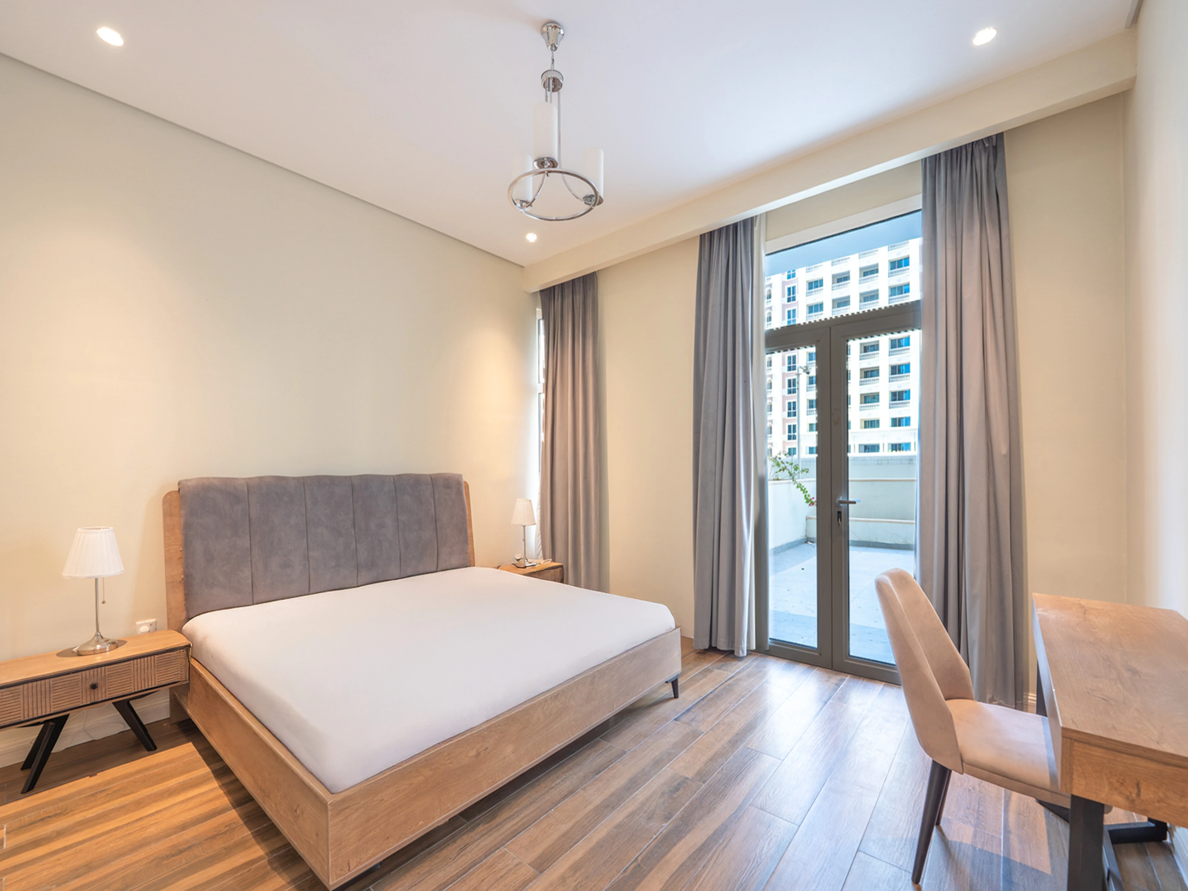 شقة+مكتب في اللؤلؤة | جاهزة مع أقساط | تراس واسع