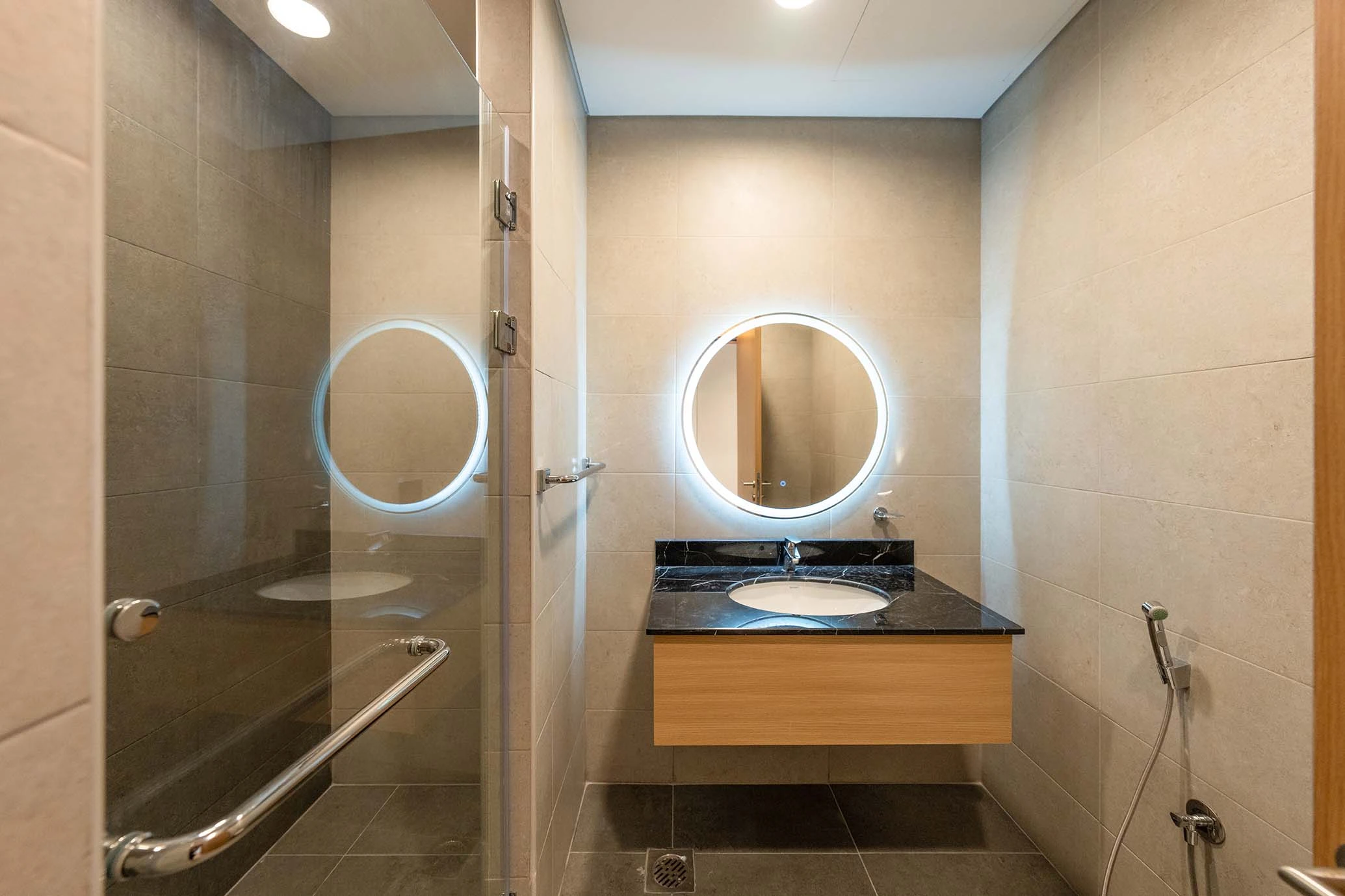 شقة+مكتب في اللؤلؤة | جاهزة مع أقساط | تراس واسع