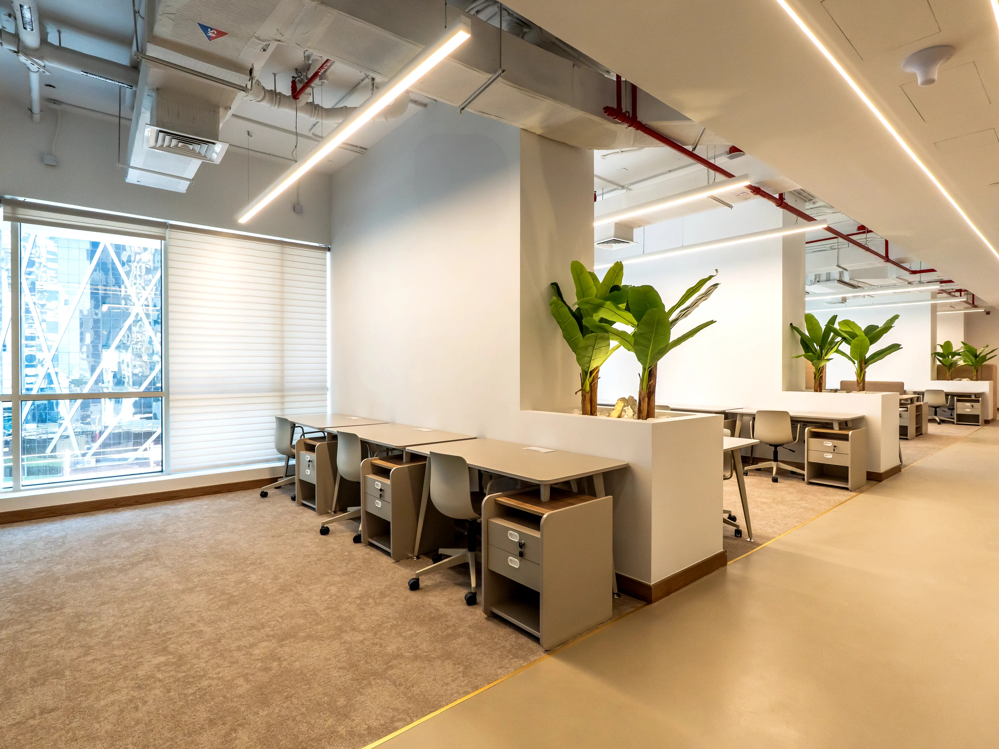 مكتب فاخر مجهّز بالكامل بمساحة 214 متر مربع في الخليج الغربي