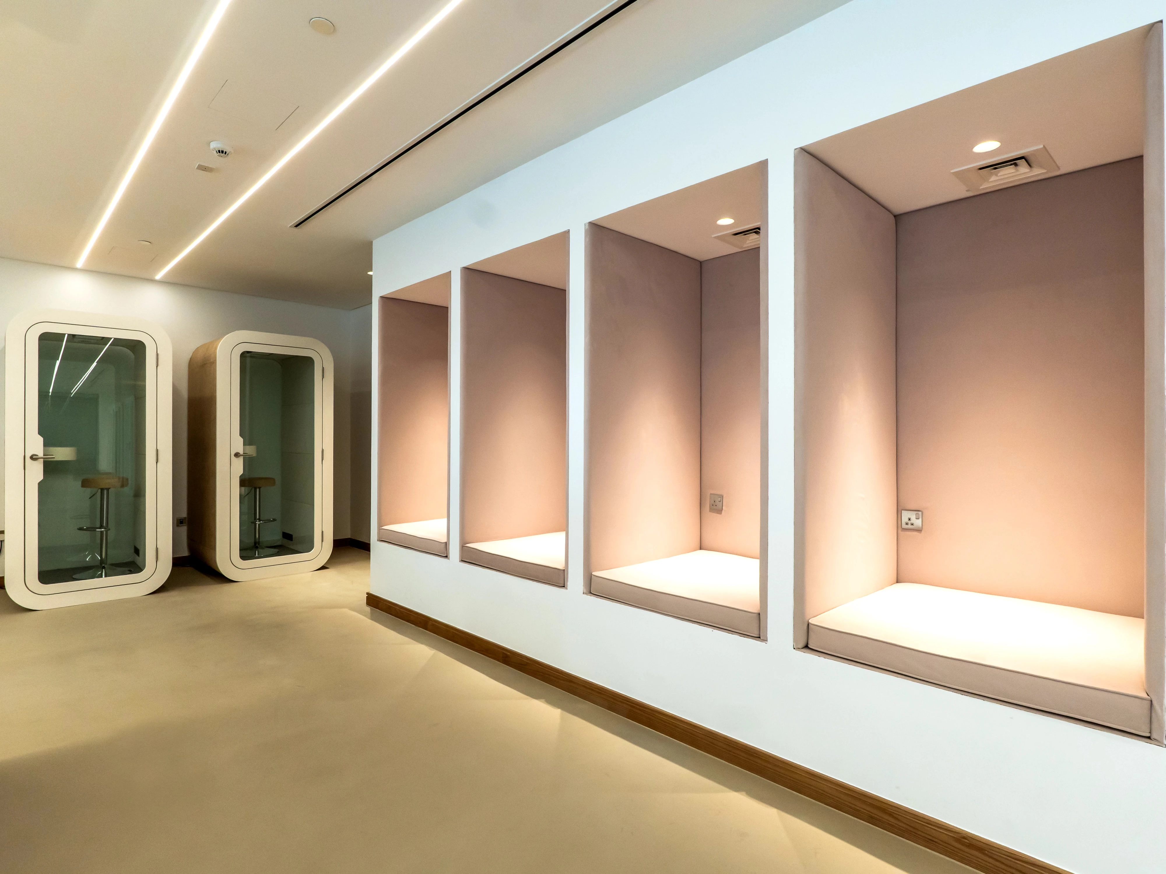 مكتب فاخر مجهّز بالكامل بمساحة 214 متر مربع في الخليج الغربي