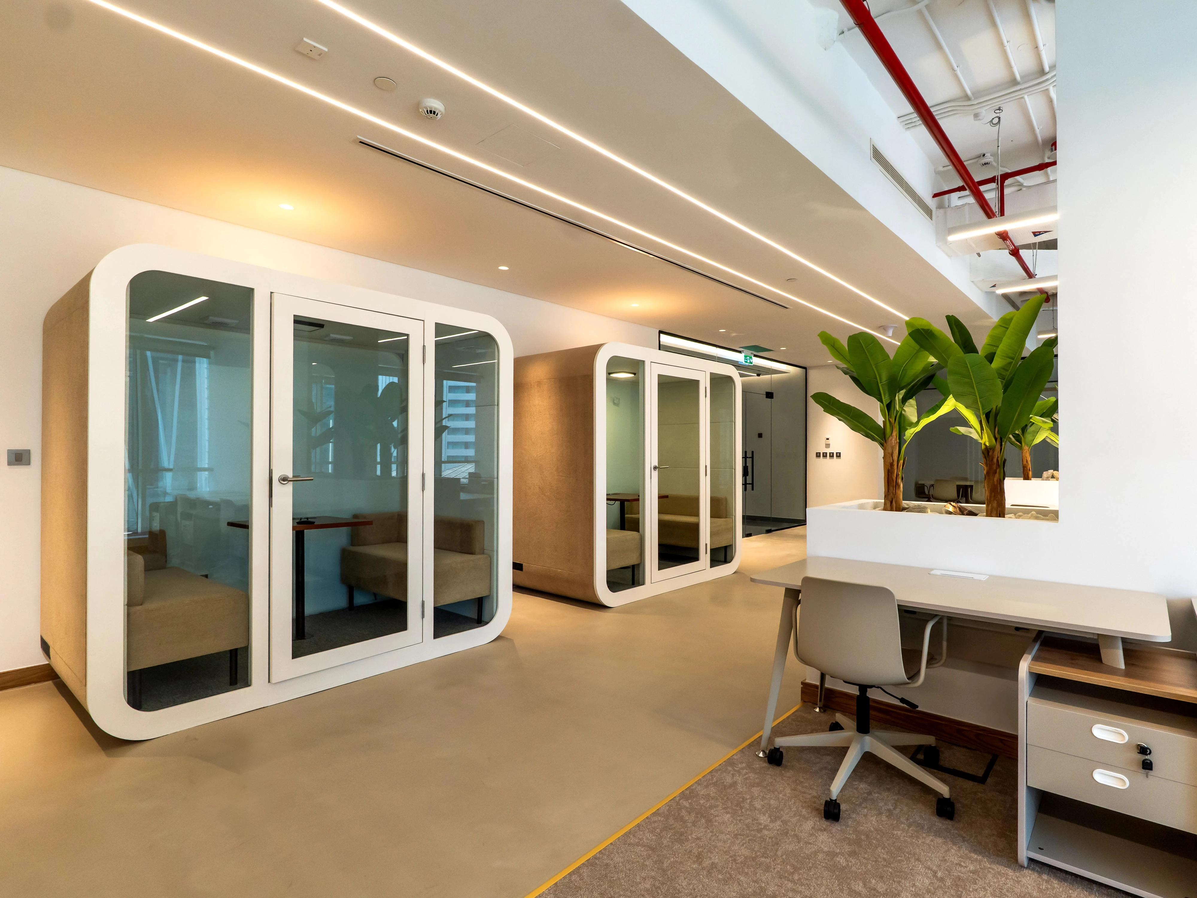 مكتب فاخر مجهّز بالكامل بمساحة 214 متر مربع في الخليج الغربي