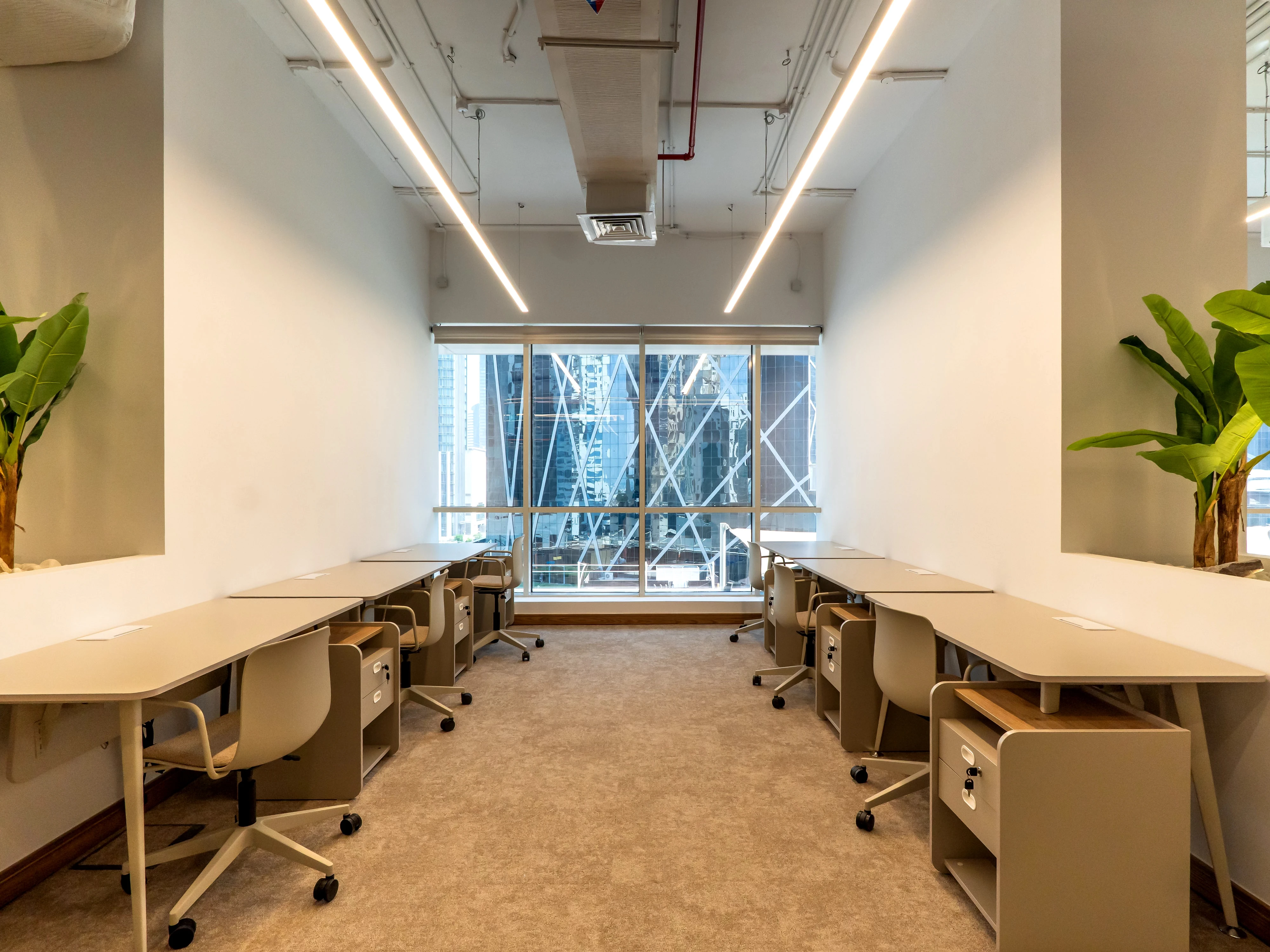 مكتب فاخر مجهّز بالكامل بمساحة 214 متر مربع في الخليج الغربي