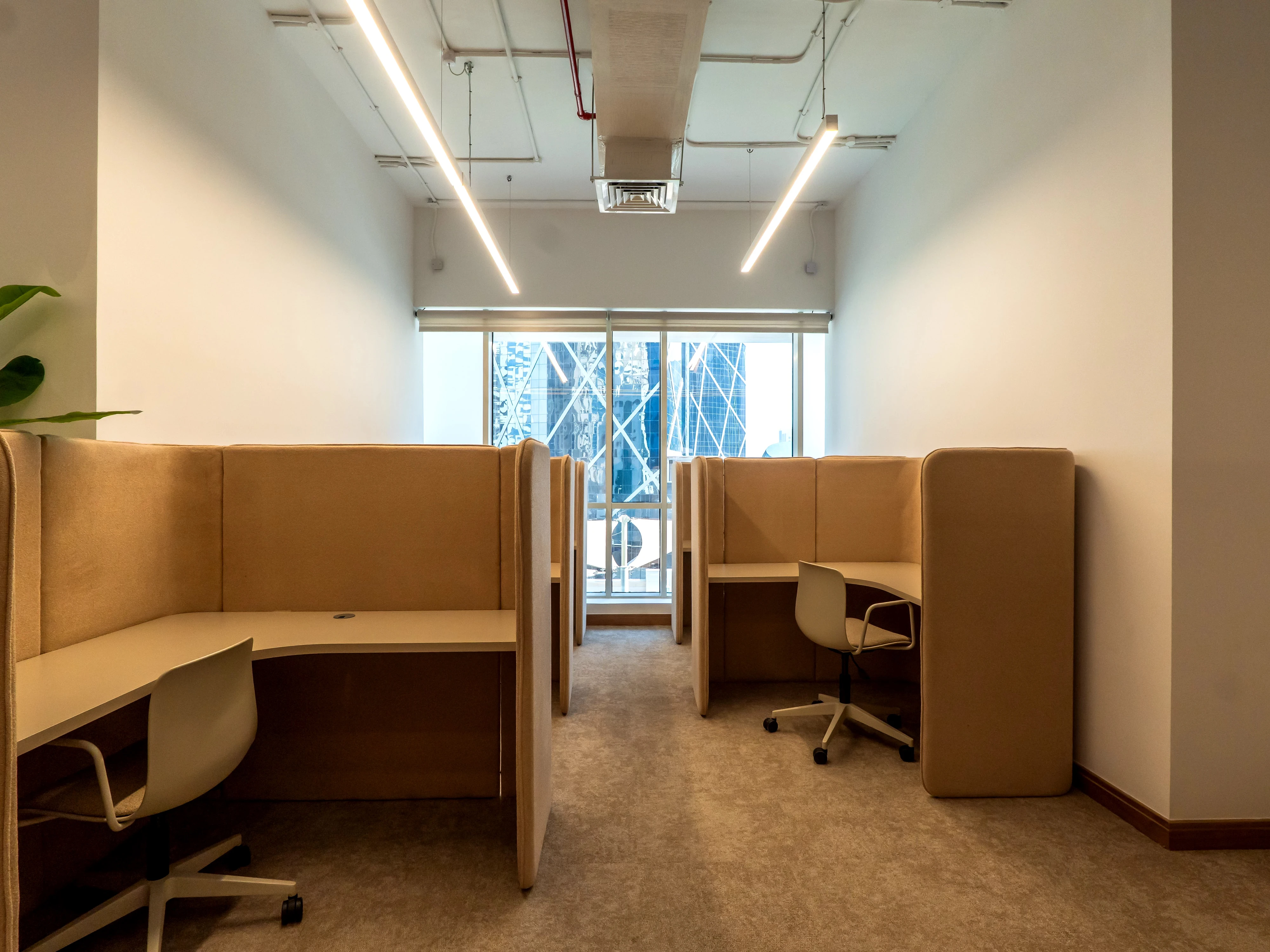 مكتب فاخر مجهّز بالكامل بمساحة 214 متر مربع في الخليج الغربي