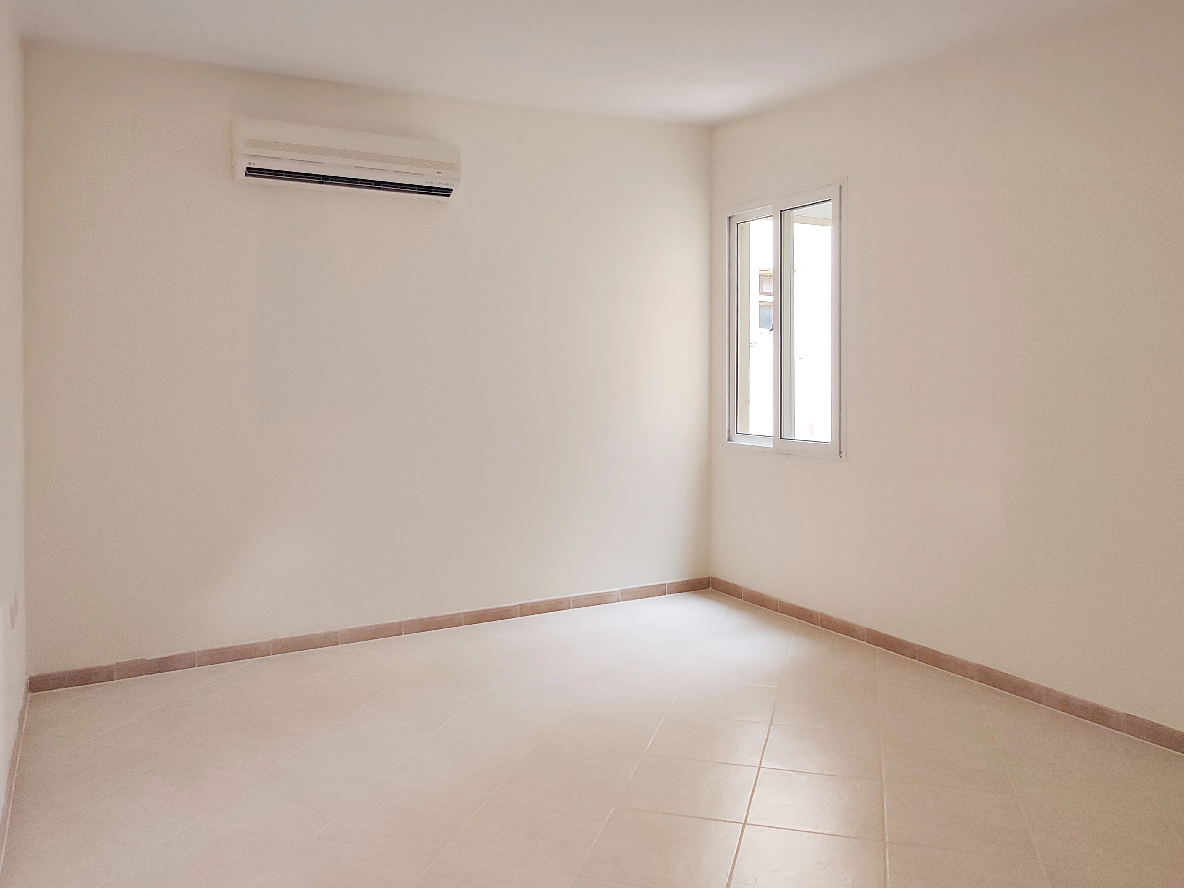 شقة فاخرة من 3 غرف نوم للإيجار في قلب منطقة المنتزه