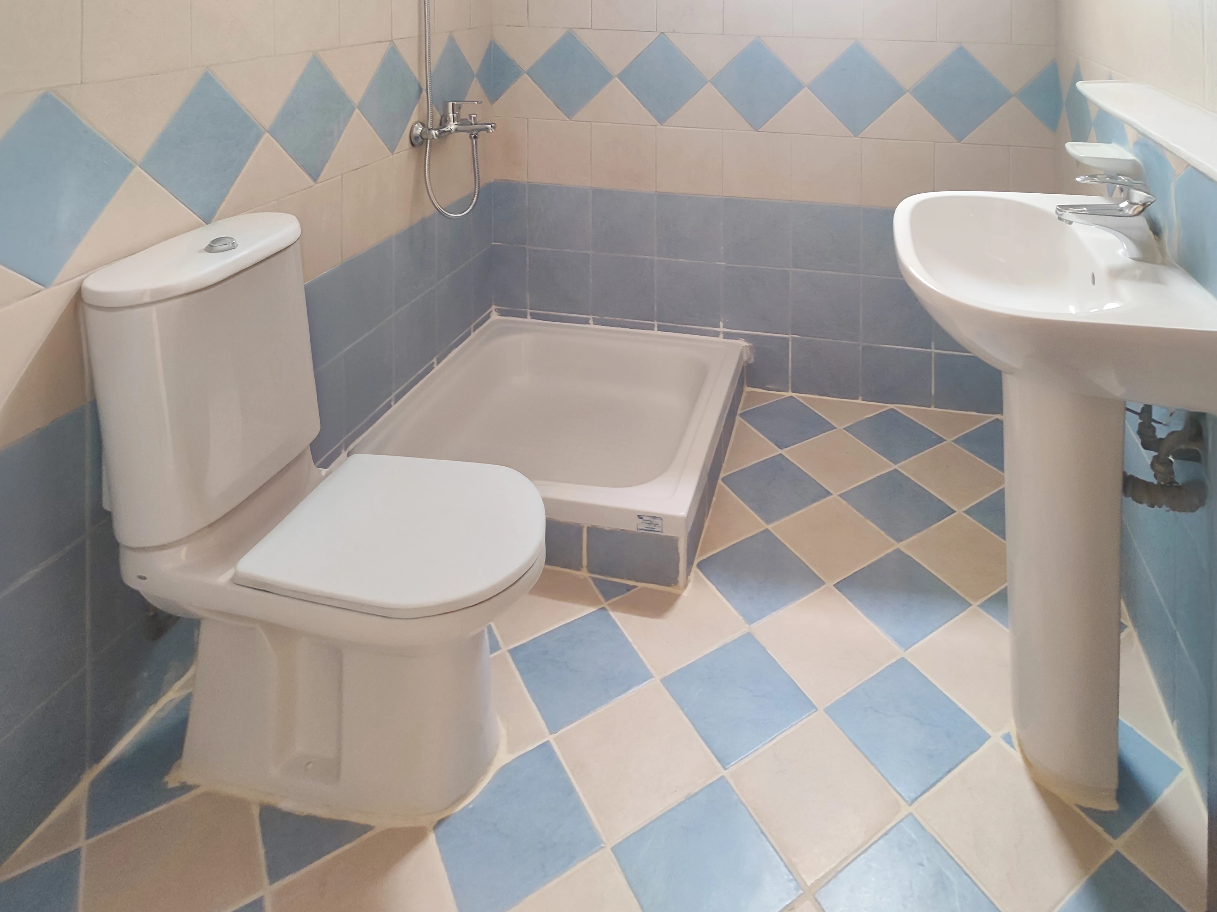 شقة فاخرة من 3 غرف نوم للإيجار في قلب منطقة المنتزه